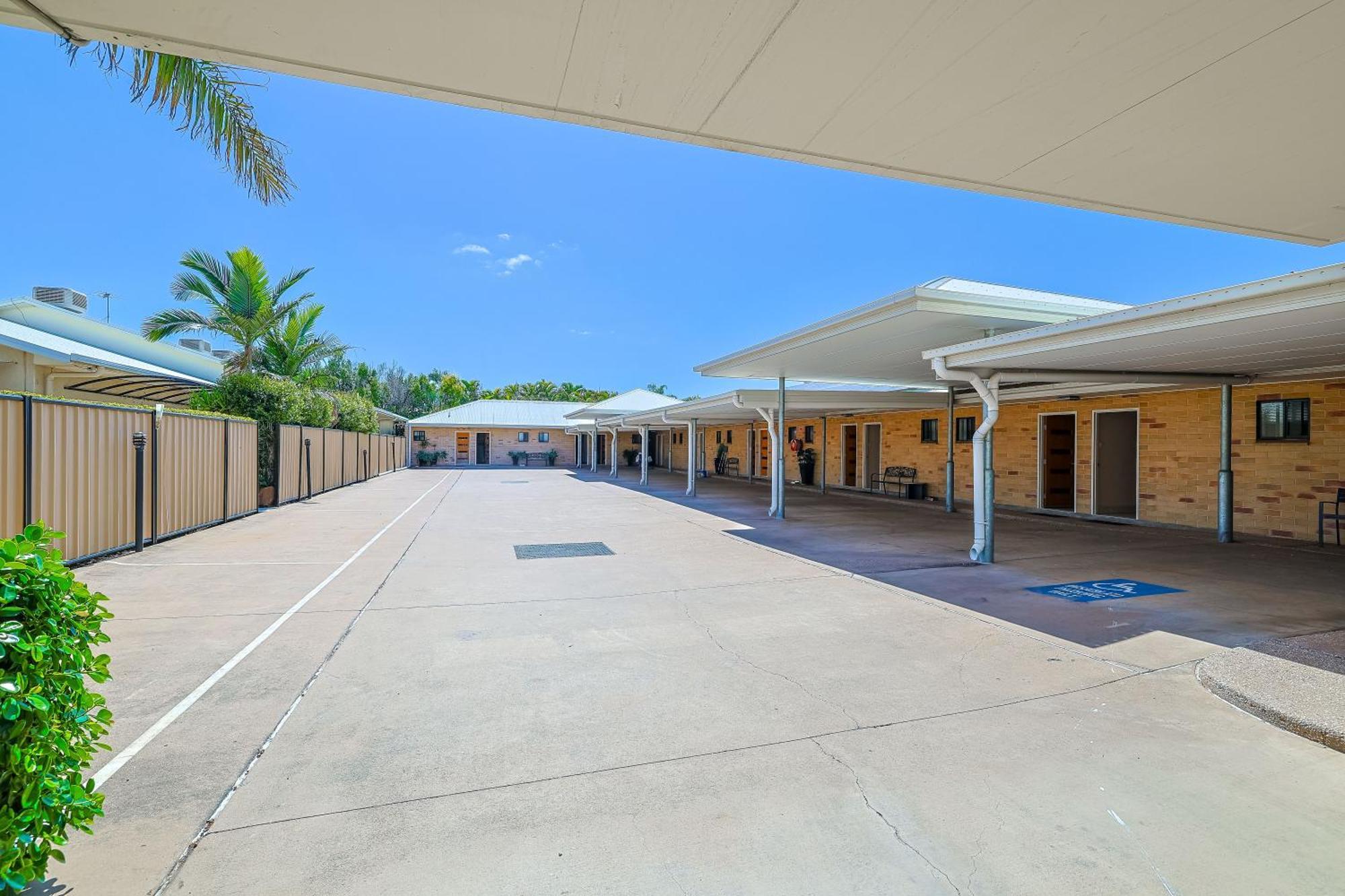 Emerald Central Palms Motel Экстерьер фото