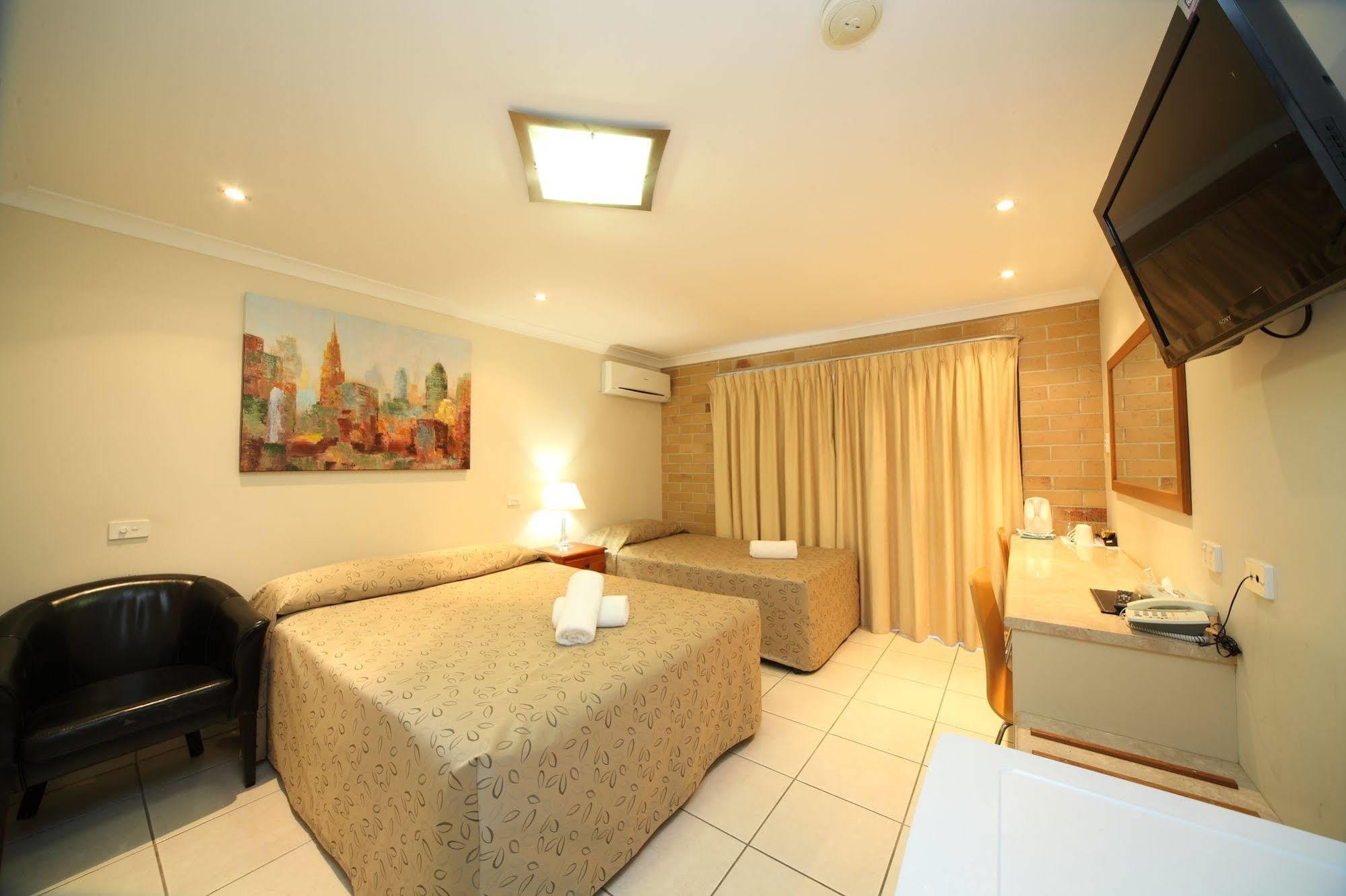 Emerald Central Palms Motel Экстерьер фото